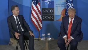 Mark Rutte l-a comparat pe Trump cu un „tătic”, după ce şeful Casei Albe a spus că Israelul şi Iranul sunt precum „copiii din curtea şcolii” / Şeful NATO consideră că Trump merită toate laudele, dar neagă că ar fi căutat să-l flateze la summit