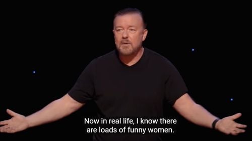 Ricky Gervais apără dreptul de a glumi despre „subiecte tabu”, după ce emisiunea sa de la Netflix a fost acuzat că este "anti-gay" și "anti-trans"