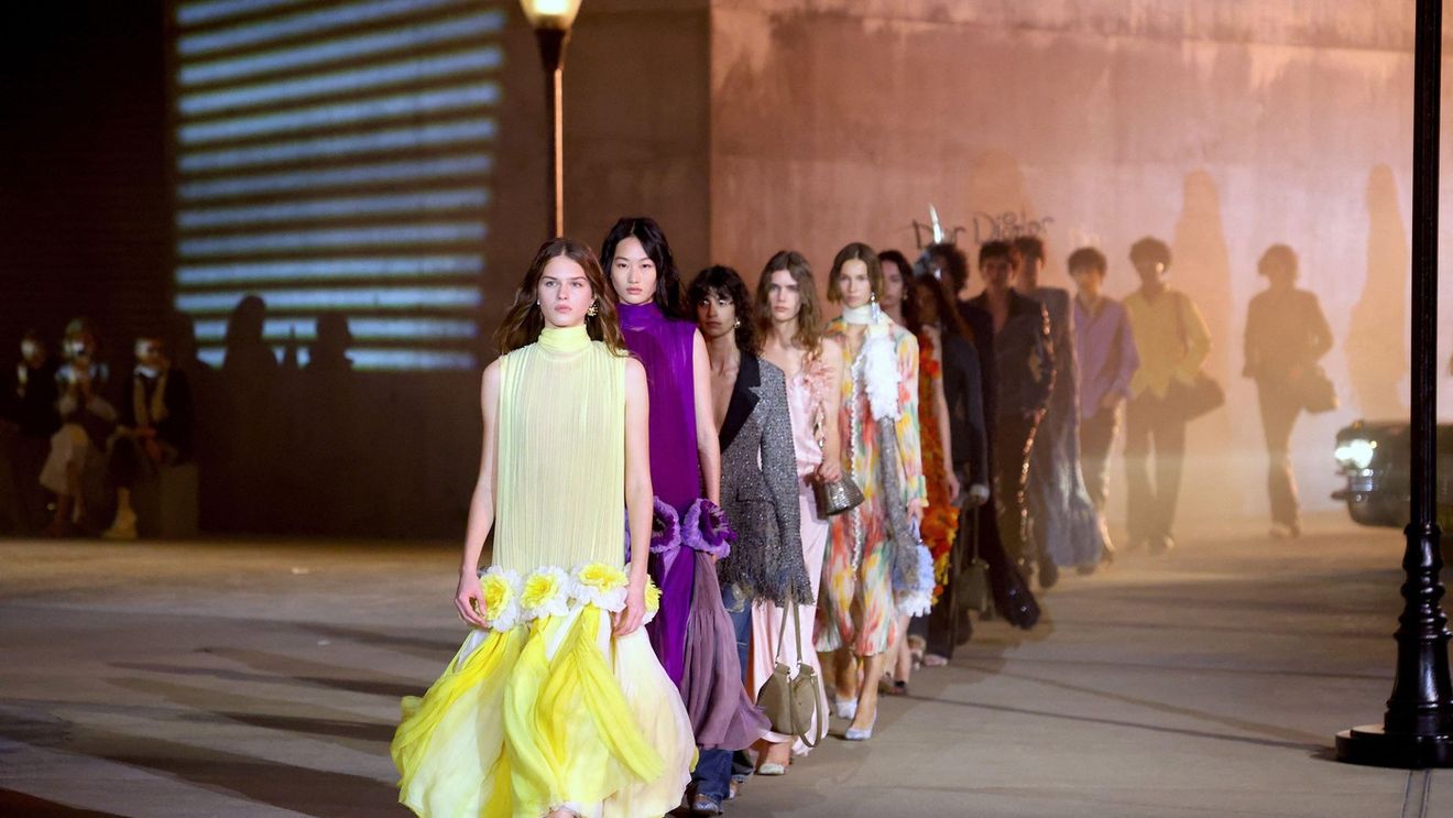 Dior Cruise 2027 la LACMA: Jonathan Anderson aduce Hollywoodul anilor '40 pe Podiumul Los Angelesului contemporan