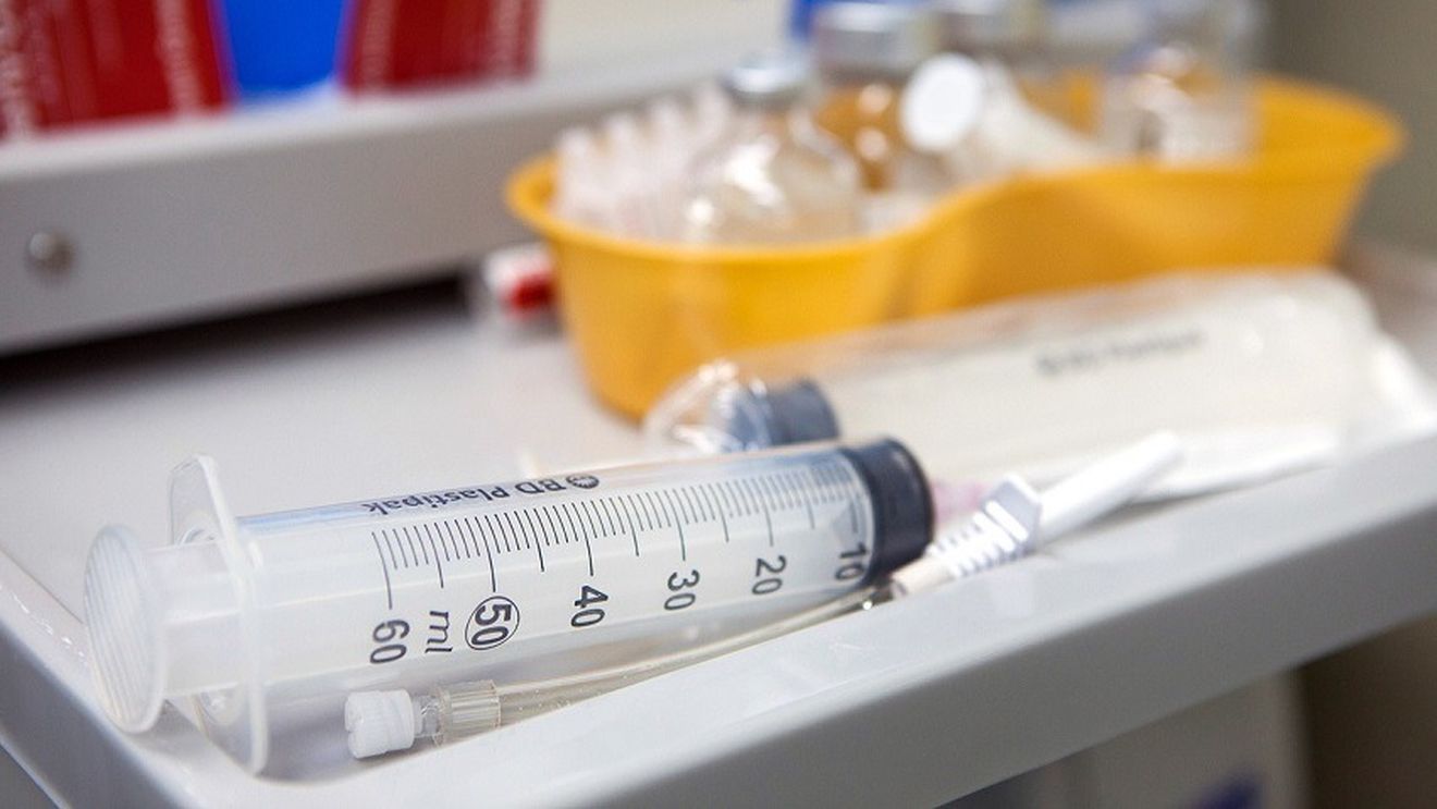Analiză comparativă Reuters. Ce au în comun și prin ce diferă vaccinurile Pfizer/BioNTech și AstraZeneca