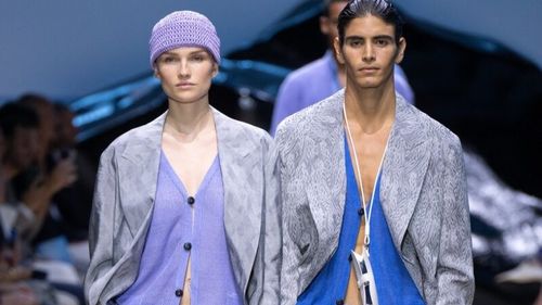 Armani, un imperiu al luxului moştenit - Peste 600 de magazine din întreaga lume, 9.000 de angajaţi, cifră de afaceri de 2,3 miliarde de euro