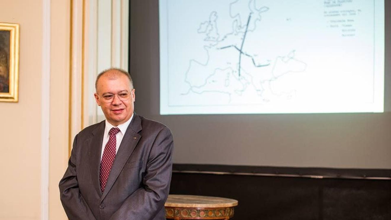 Președintele Iohannis i-a rechemat în țară pe ambasadorii Dan Mihalache (Londra) și Adrian Cioroianu (UNESCO) / În ultimele zile, șeful statului a schimbat 26 de ambasadori. Unii dintre ei vor fi retrimiși la post în alte țări