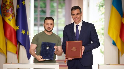 VIDEO Ucraina și Spania au semnat un acord bilateral de apărare, cu ocazia vizitei lui Zelenski la Madrid / Echipamente militare în valoare de un miliard de euro, incluse în acord