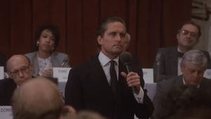 Michael Douglas a fost întrebat de regizorul filmului Wall Street dacă se droghează: „Arăți de parcă n-ai mai jucat niciodată în viața ta” / Apoi, Douglas a câștigat Oscarul și Globul de Aur