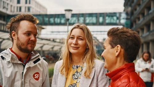 Cel mai tânăr europarlamentar din istorie: o studentă daneză de 21 de ani