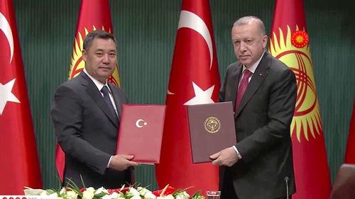 Erdogan l-a primit la Ankara pe omologul său kârgâz Sadîr Japarov în plină polemică în Kârgâzstan după dispariţia unui profesor care era considerat opozant al puterii de la Ankara