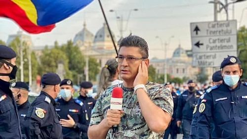 Realizator TV din rândul coronascepticilor, internat la Spitalul Universitar cu Covid/ Luis Lazarus susține că ar avea doar o răceală 