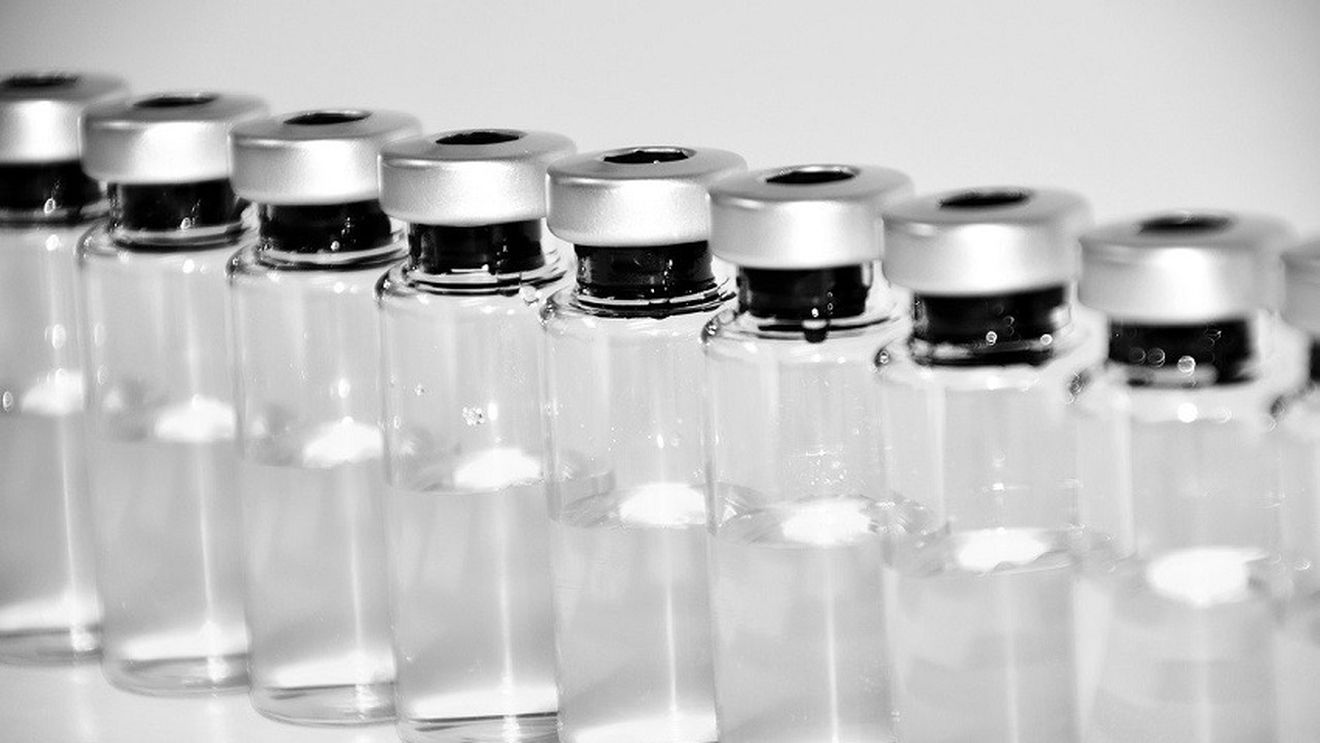 Vaccinul anti-Covid la care lucrează Sanofi și GSK va costa mai puțin de zece euro