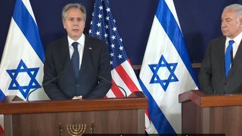 Blinken și Netanyahu în buncăr, după ce sirenele au anunțat un nou atac în Tel Aviv, unde se afla secretarul de stat al SUA/ Teroriștii Hamas au lansat cel mai mare tir de rachete după 7 octombrie, în mai multe orașe