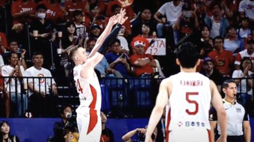 Fanii japonezi și brazilieni s-au întrecut în costume tematice la meciul de baschet de la Jocurile Olimpice