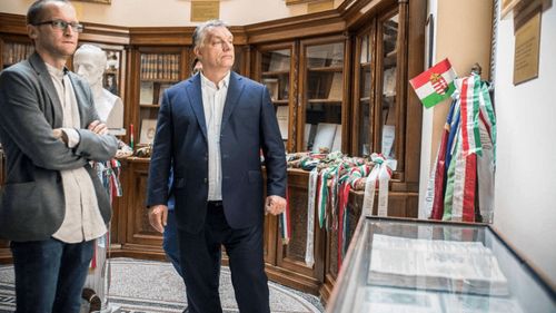 ”Europa a devenit camera de gazare a lui George Soros”, care ”este Führerul liberal”, iar polonezii şi ungurii ”sunt noii evrei”, scrie Szilard Demeter, un oficial cultural ungar şi provoacă un val de indignare