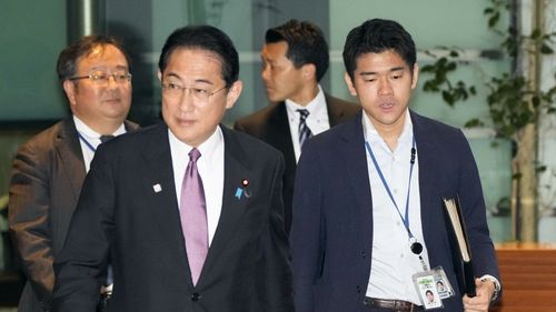 Premierul Japoniei şi-a demis propriul fiu din postul de secretar / Shotaro Kishida şi-a invitat anul trecut prietenii la reşedinţa oficială a şefului guvernului pentru o petrecere