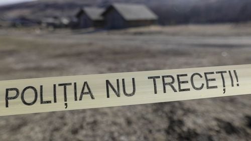 Tribunalul Militar declină competenţa în soluţionarea cererii DNA de redeschidere a urmăririi penale faţă de doi foşti angajaţi ai ISU Prahova, suspectaţi că au favorizat complexul Ferma Dacilor, distrus de un incendiu