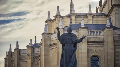 Papa Francisc denunță 'insinuările' potrivit cărora Ioan Paul al II-lea obișnuia să iasă noaptea în căutare de adolescente