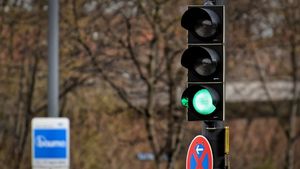 Peste 85 de milioane de lei pentru modernizarea semaforizării în București / 92 de intersecții vor avea sisteme bazate pe inteligență artificială