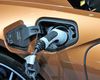 Explozie a cererii pentru maşini electrice în Rusia, din cauza penuriei de combustibili / ”Mi-am instalat propria staţie de încărcare şi încarc acasă. La Moscova este o problemă reală să încarci corect”