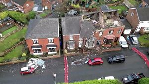 Furtuna Gerrit: O posibilă tornadă s-a abătut asupra oraşului Manchester; haosul din transporturi continuă
