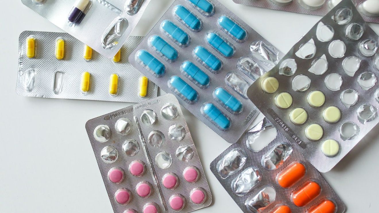 Consumul de antibiotice a scăpat de sub control, avertizează farmaciștii: „Românul crede că antibioticul vindecă orice” / ”E posibil ca în viitorul apropiat să nu avem soluții terapeutice”