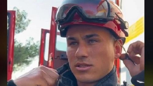 Pompierul român despre care grecoaicele spun că aprinde incendii: ”Cred că ar trebui să vină să-mi stingă focul” / Filmulețele lui au devenit virale pe Tik Tok