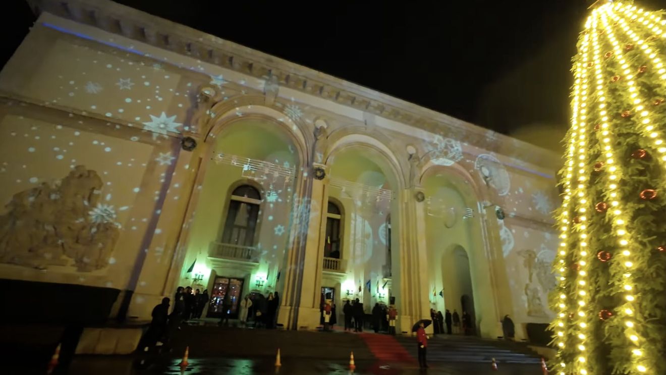 Bucharest Opera Christmas Market: Soprana Leontina Văduva şi pianistul Cătălin Răducanu, recital pe esplanada Operei