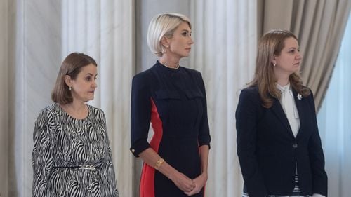 Ambasadoarea SUA Kathleen Kavalec apreciază creșterea numărului de femei din noul Guvern: "De la 2 la 5. Este un pas important în direcţia diversităţii şi a egalităţii de gen"