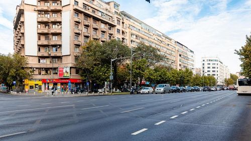 Bandă unică pentru autobuze, pe ambele sensuri ale bulevardului Magheru din Capitală / Nicușor Dan: Săptămâna viitoare se vor amplasa separatoarele de sens