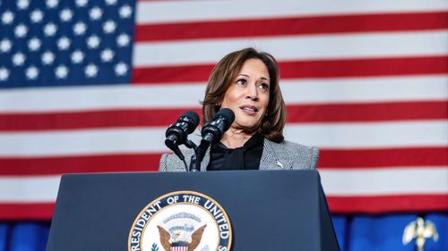 Harris întâmpină dificultăţi să-i convingă pe alegătorii latino şi afroamericani, arată un sondaj New York Times