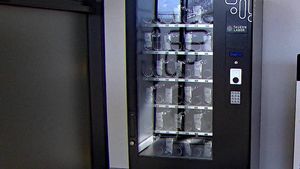 Un aparat self service de testare PCR pentru depistarea coronavirusului a fost pus la dispoziția turiștilor și localnicilor de către autoritățile austriece din stațiunea de schi Zell am See
