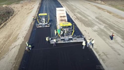 VIDEO Autostrada Sibiu-Pitești : lotul Sibiu-Boița unde lucrează PORR a ajuns la 90 %. Este singurul lot de autostradă care s-ar putea deschide până la finalul anului