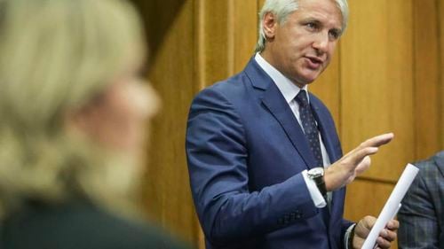 Schimbare la ANAF în beneficiul baronilor locali: supravegherea contribuabililor mijlocii e mutată de la direcțiile regionale la cele județene