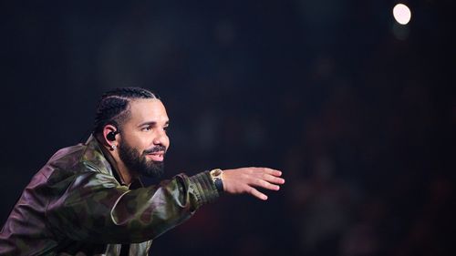 Drake îl detronează pe Michael Jackson și devine artistul solo cu cele mai multe piese pe locul 1 în clasamentul Billboard