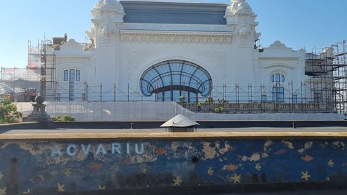 VIDEO Cazinoul din Constanța a fost parțial descoperit/ Cseke Attila, prezent la eveniment, înconjurat exclusiv de politicieni PNL/ ”Au făcut Congres PNL. Nu ne-a anunțat nimeni”, susțin reprezentanții USR/ Contractul a fost semnat pe vremea Guvernului Dăncilă și a fostului primar PSD Decebal Făgădău