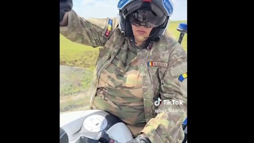 IGPR face verificări interne după ce Diana Șoșoacă s-a filmat în uniformă, pe o motocicletă de poliție