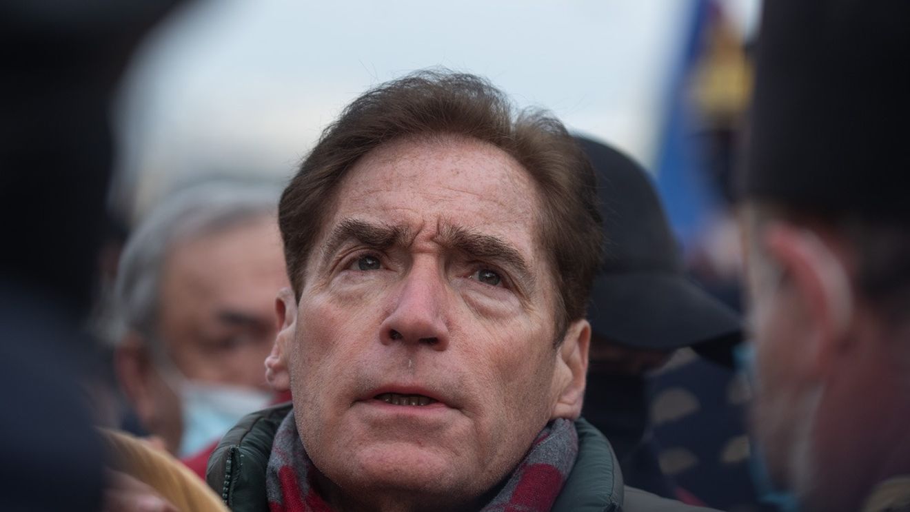 Președintele Iohannis a semnat cererile de urmărire penală a lui Petre Roman și Gelu Voican Voiculescu în Dosarul Mineriadei din 1990 / Ministrul Justiției i-a transmis cererile procurorului general