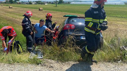 Accident cu cinci răniți în județul Bistrița-Năsăud. O șoferiță de 26 de ani a fost transportată cu elicopterul SMURD la Târgu Mureș