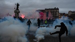 Francezii încheie o săptămână de proteste împotriva creșterii vârstei de pensionare
