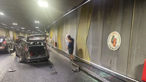 Trafic rutier închis în Pasajul Unirii din București, pe sensul dinspre Universitate spre bulevardul Mărășești, în urma unei tamponări în lanț