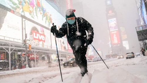 FOTO/ VIDEO New York-ul în alertă după căderile masive de zăpadă / Ninsorile abundente lasă peste 600.000 de locuințe și companii fără energie electrică  în nord-estul Statelor Unite
