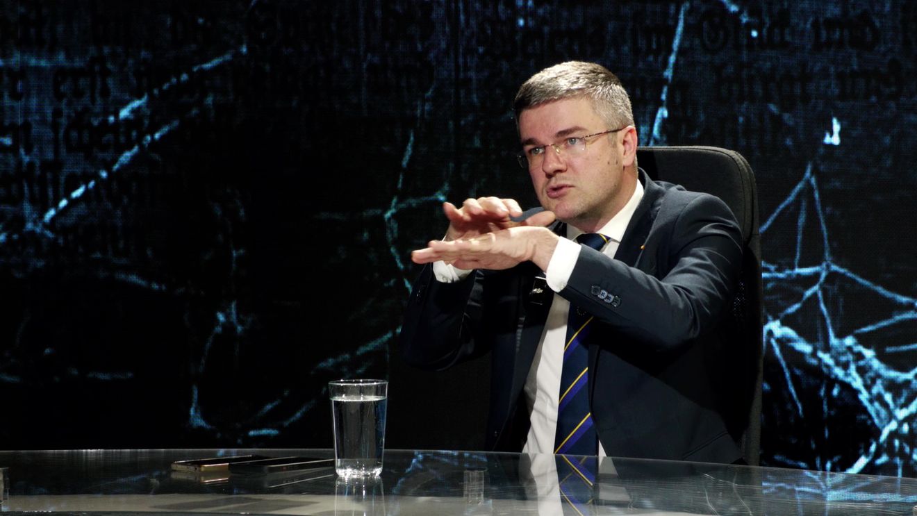 Ministrul Economiei: ”În România pare, așa, în mod bizar, că a dispărut marea corupție” / ”Cine se înfruptă cu orice leu din industria de armament trădează țara”