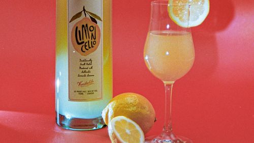 Un barman din Vietnam, arestat după ce doi turişti pe care i-a servit cu limoncello contrafăcut au murit