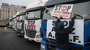 Reuters: Camionagiii români, loviți de fisc în țară, sunt tentați de slujbe în Regatul Unit, care se confruntă cu o criză de 100.000 de șoferi