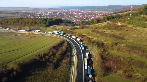 Restricții de trafic pe Valea Oltului până la jumătatea lunii noiembrie / La Boița se stabilizează versanţi şi se reface asfaltul