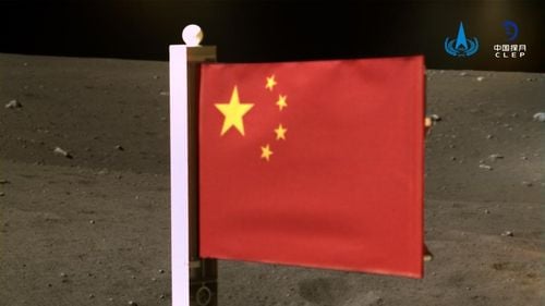 Steagul Chinei a ajuns pe Lună. Drapelul comunist a cucerit satelitul Pământului la 50 de ani după drapelul SUA