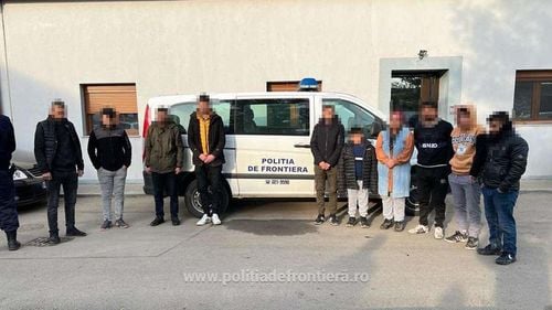 Timiş: Cetăţean turc, arestat preventiv şi cercetat pentru trafic de migranţi / El transporta zece persoane din Turcia care încercau să intre ilegal în România din Serbia