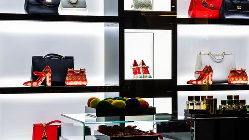 Cât vor costa gențile Hermès Birkin, Chanel Flap și Fendi Baguette după impunerea tarifelor vamale ale lui Trump asupra importurilor europene?