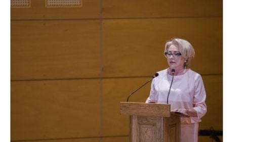 VIDEO Dialogul zilei la Bacău între un ziarist și Viorica Dăncilă: ”Cum suportați să fiți ciuca bătăilor în țara asta?” - ”Faceți un exercițiu de imagine și vă puneți un pic în locul meu”