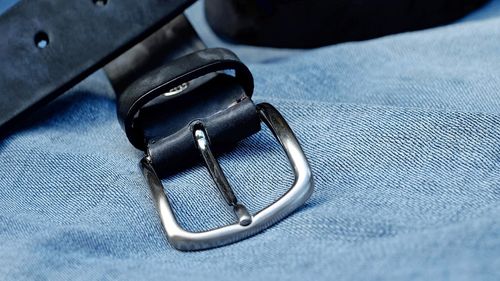 Un clujean a fost condamnat la un an de închisoare cu executare după ce și-a lovit copilul vitreg cu cureaua / Judecător: ”Violenţa domestică este percepută adesea ca fiind ceva obişnuit” / Sentința nu e definitivă