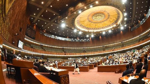 Parlamentul din Pakistan a adoptat o nouă lege care permite instanțelor să dispună castrarea chimică a violatorilor în serie