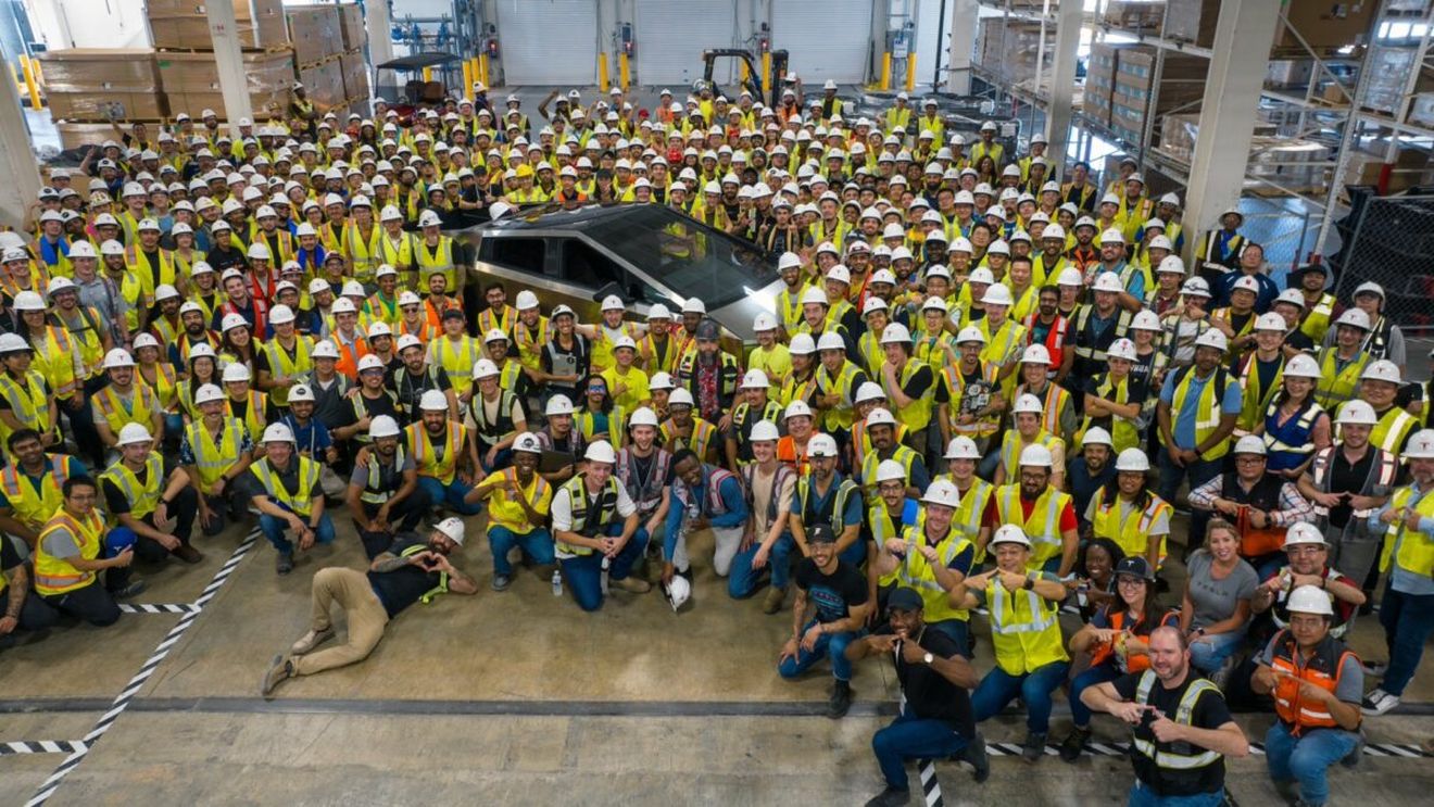 Tesla a construit primul Cybertruck, după aproape doi ani de întârziere