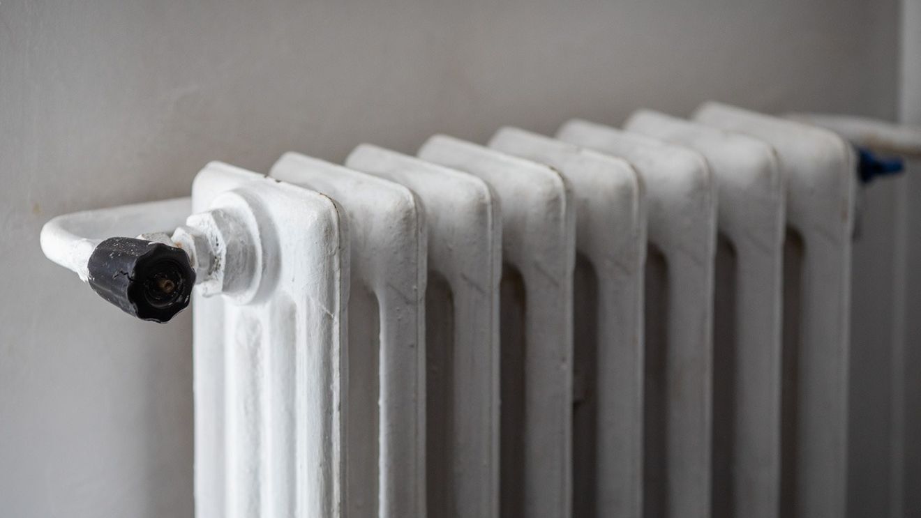 Elevii din Năvodari nu vor suferi de frig la iarnă chiar dacă orașul rămâne fără sistem centralizat de termoficare, susține primarul